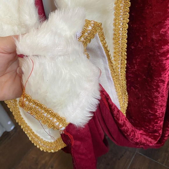 SOLD!!! Red velvet full length cape! 👑 - Picture 7 of 9